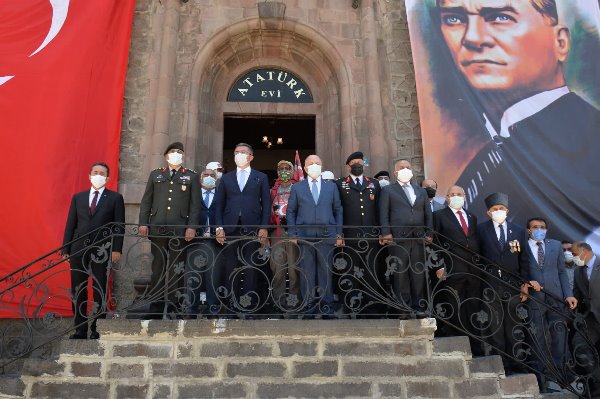 Atatürk'ün Erzurum'a Gelişi Coşkuyla Kutlandı 5