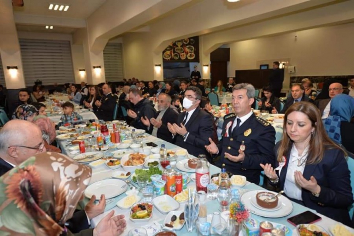 Erzurum'da Polis Şehit Ailelerine İftar Yemeği  2